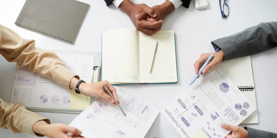 Od przyciągania do decyzji zakupowej: jak połączyć inbound, outbound i momenty prawdy w jedną strategię?